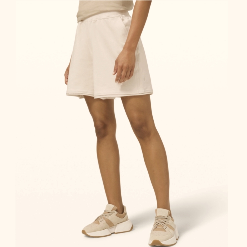 Lululemon LA FRENCH TERRY HIGH RISE LONG SHORT Color DUNE